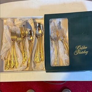 Oneida Golden Natchez by Oneida Service For 12 dinnerware goldtone Set